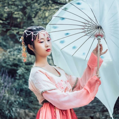 浮世年華少女頭像，唯美古風真人頭像