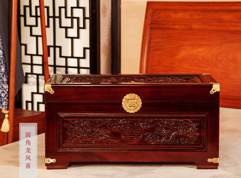 美觀實(shí)用雙喜樟木箱，精美雕花木箱子