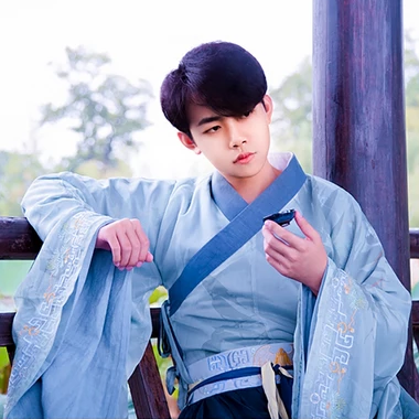 文藝品酒男生頭像，唯美古風(fēng)真人頭像