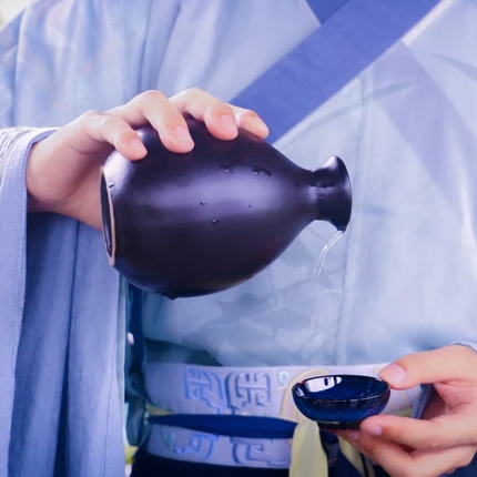 文藝品酒男生頭像，唯美古風(fēng)真人頭像