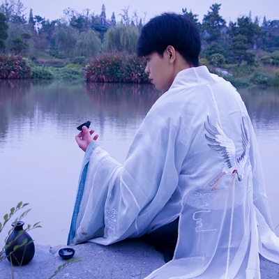 文藝品酒男生頭像，唯美古風(fēng)真人頭像