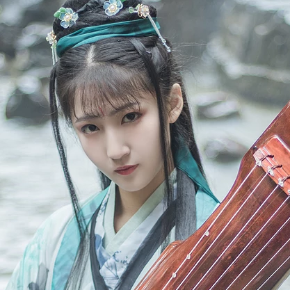 青玉流帶劍少女頭像，唯美古風(fēng)真人頭像