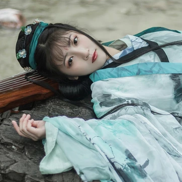 青玉流帶劍少女頭像，唯美古風(fēng)真人頭像