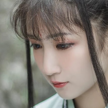 青玉流帶劍少女頭像，唯美古風(fēng)真人頭像