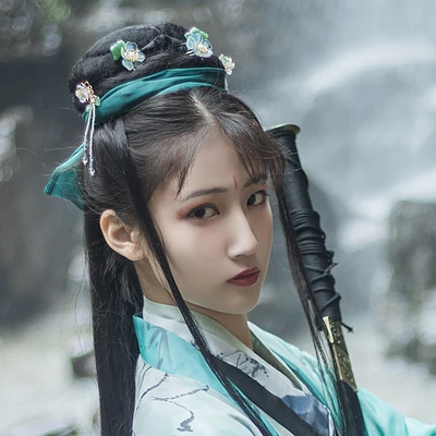 青玉流帶劍少女頭像，唯美古風(fēng)真人頭像