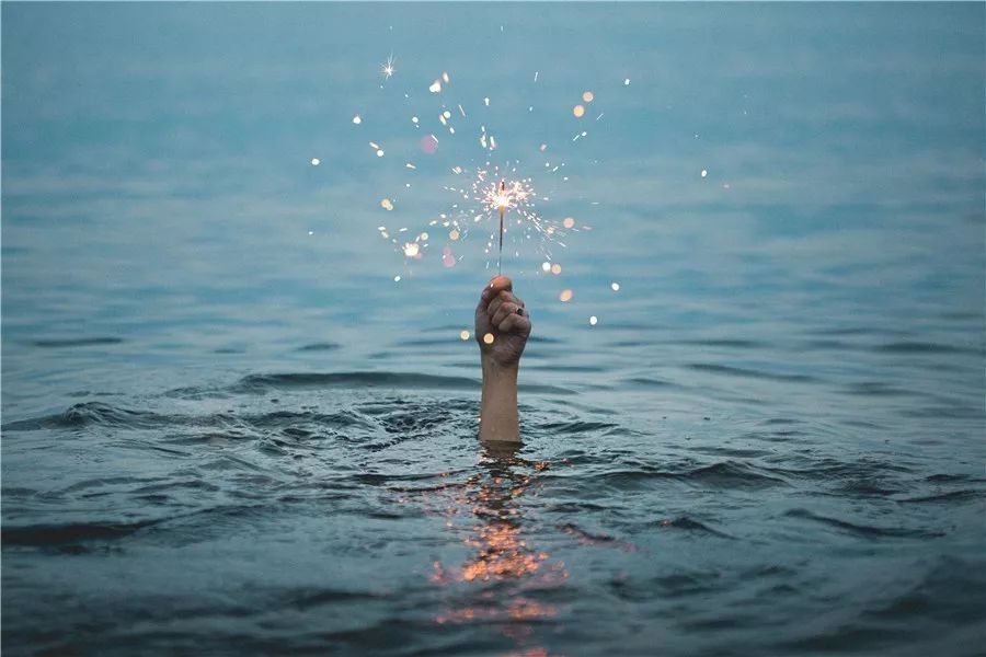 瀘沽湖·野火集，時光匆忙別錯過年輕的瘋狂