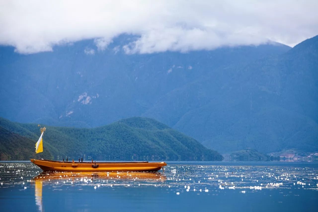 瀘沽湖·野火集，時光匆忙別錯過年輕的瘋狂
