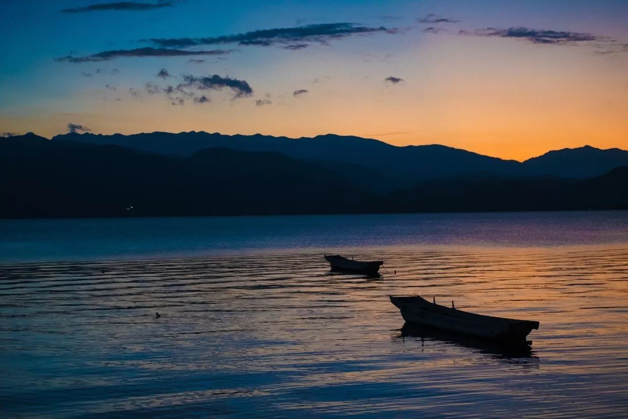 瀘沽湖·野火集，時(shí)光匆忙別錯(cuò)過(guò)年輕的瘋狂
