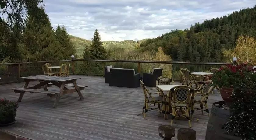 驚呆了，雞窩豬舍馬廄牛棚羊圈變民宿!