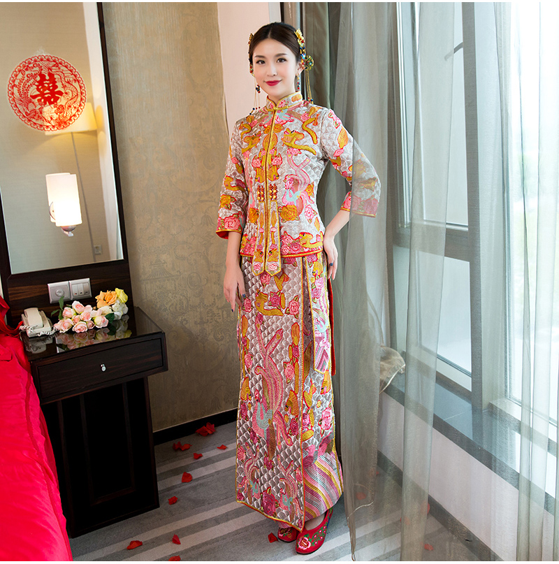 精美繡花中式禮服，時(shí)尚福連文苑新娘禮服