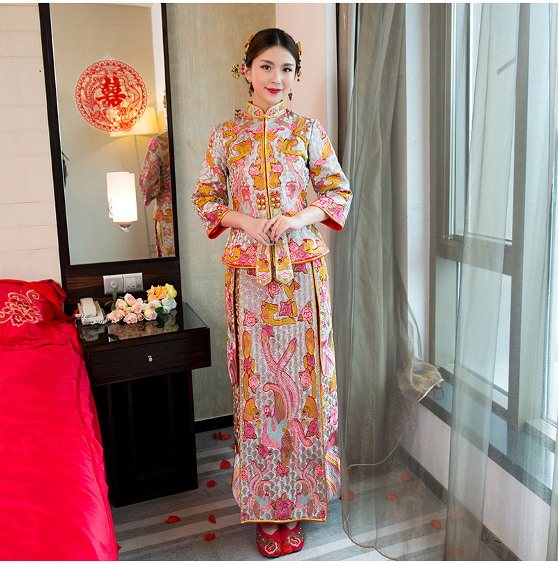 精美繡花中式禮服，時(shí)尚福連文苑新娘禮服