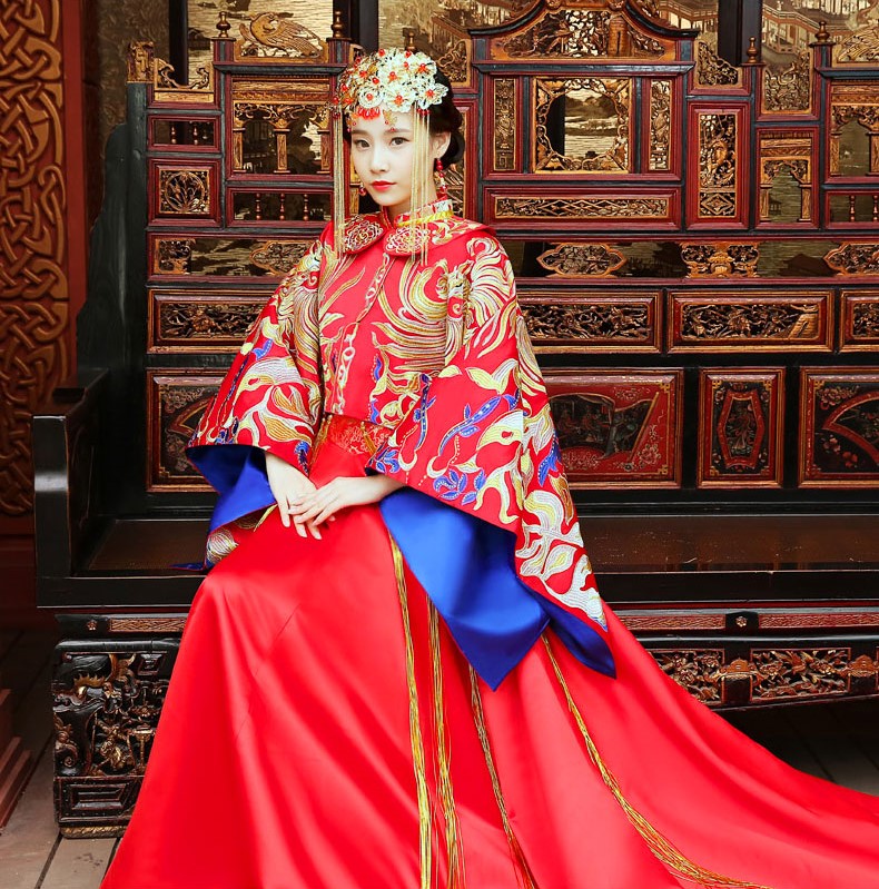 古典高貴刺繡新娘禮服，拖尾結婚中式禮服