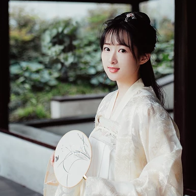 小清新白衣女子頭像，唯美古風(fēng)真人頭像