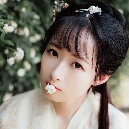 小清新白衣女子頭像，唯美古風(fēng)真人頭像
