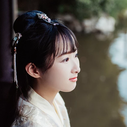 小清新白衣女子頭像，唯美古風(fēng)真人頭像