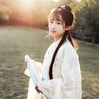 小清新白衣女子頭像，唯美古風(fēng)真人頭像