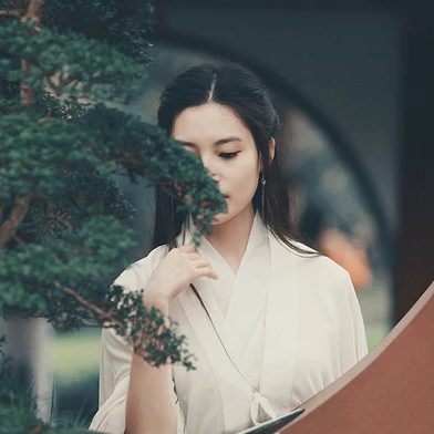 蒙眼帶團(tuán)扇女子頭像，唯美古風(fēng)真人頭像