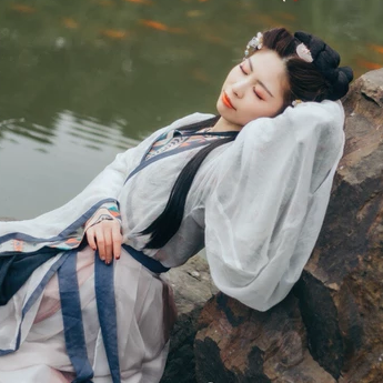 年華沉浮女子頭像，唯美古風(fēng)真人頭像