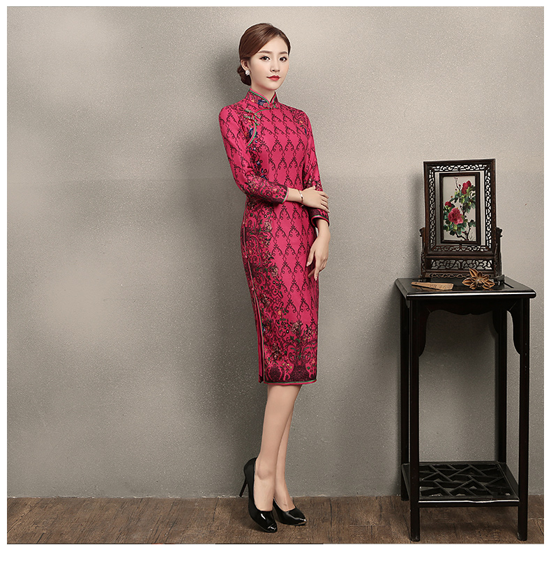 立領(lǐng)圓襟花扣旗袍，印花修身旗袍裙
