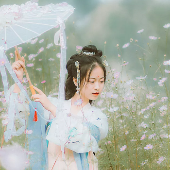 漢服女子帶傘頭像，唯美古風(fēng)真人頭像