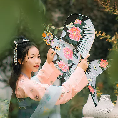 柳葉下放風(fēng)箏女生頭像，唯美古風(fēng)真人頭像