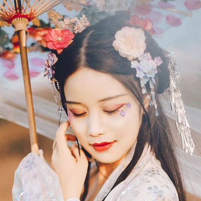 嬌艷帶傘女生頭像，唯美古風真人頭像