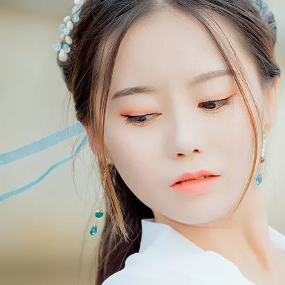 清新帶傘團扇女生頭像，唯美古風真人頭像