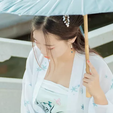 清新帶傘團扇女生頭像，唯美古風真人頭像