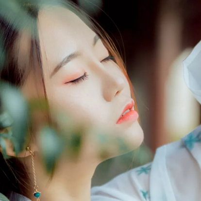 清新帶傘團扇女生頭像，唯美古風真人頭像