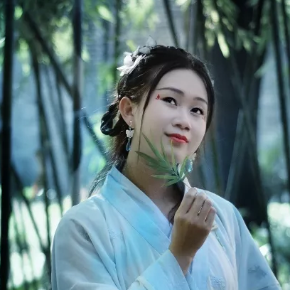 竹林帶團(tuán)扇女生頭像，唯美古風(fēng)真人頭像