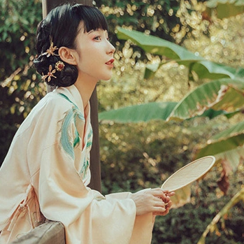 俏皮可愛(ài)帶團(tuán)扇女生頭像，唯美古風(fēng)真人頭像