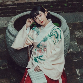 俏皮可愛(ài)帶團(tuán)扇女生頭像，唯美古風(fēng)真人頭像