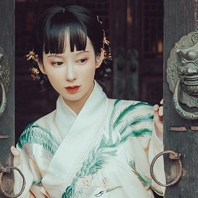 俏皮可愛(ài)帶團(tuán)扇女生頭像，唯美古風(fēng)真人頭像