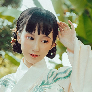 俏皮可愛(ài)帶團(tuán)扇女生頭像，唯美古風(fēng)真人頭像