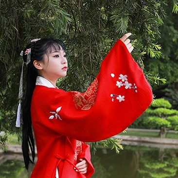 鮮艷紅衣女生頭像，唯美古風(fēng)真人頭像