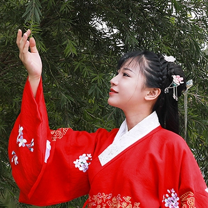 鮮艷紅衣女生頭像，唯美古風(fēng)真人頭像