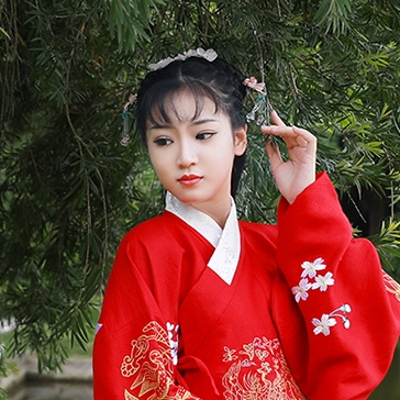 鮮艷紅衣女生頭像，唯美古風(fēng)真人頭像