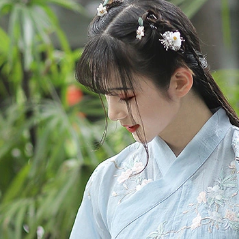 漢服帶傘女生頭像，唯美古風(fēng)真人頭像