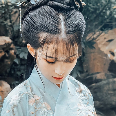漢服帶傘女生頭像，唯美古風(fēng)真人頭像