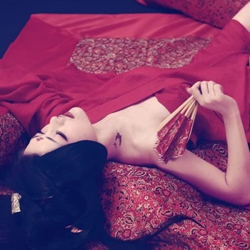 性感妖嬈紅衣女生頭像，唯美古風真人頭像