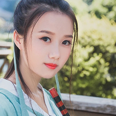 素衣女生喝酒頭像，唯美古風(fēng)真人頭像