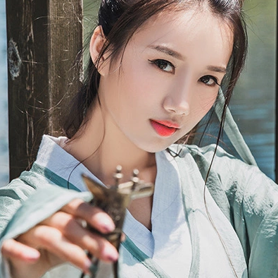 素衣女生喝酒頭像，唯美古風(fēng)真人頭像