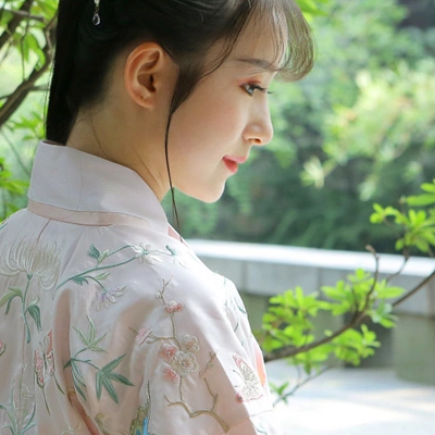 漢服帶團(tuán)扇女生頭像，唯美古風(fēng)真人頭像