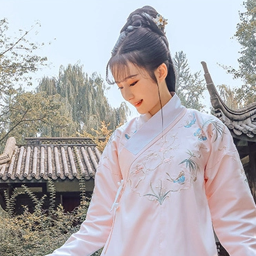 漢服帶團(tuán)扇女生頭像，唯美古風(fēng)真人頭像