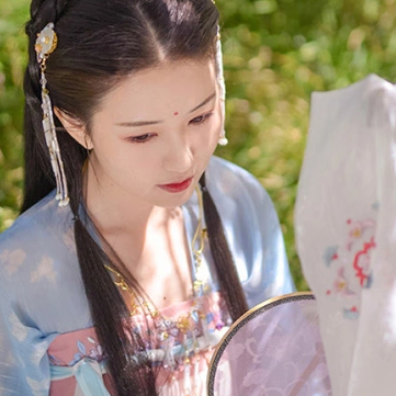 小清新帶團扇女生頭像，唯美古風真人頭像