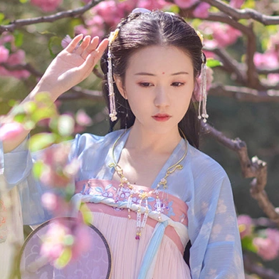 小清新帶團扇女生頭像，唯美古風真人頭像