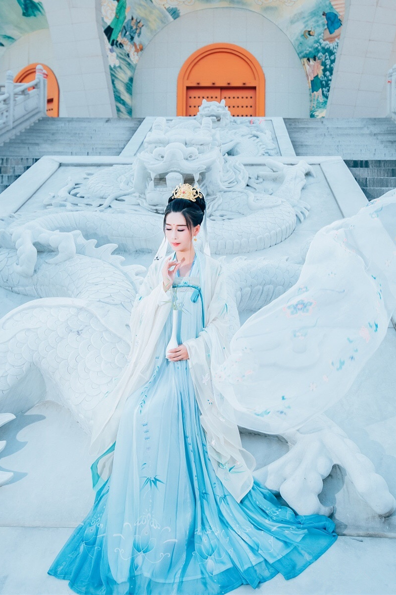 淡藍(lán)色漢服女子·古裝人像攝影