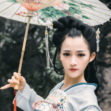 兩組齊胸襦裙?jié)h服女子頭像，唯美古風(fēng)真人頭像