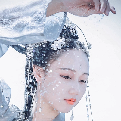 兩組齊胸襦裙?jié)h服女子頭像，唯美古風(fēng)真人頭像