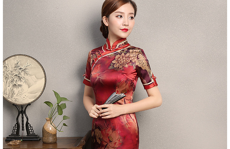 紅色復(fù)古風(fēng)情旗袍，短袖印花旗袍裙